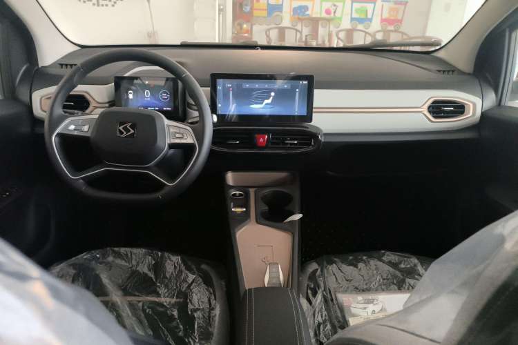 Used SOL E10X 2023 Anniversary Edition 306km Lavender 30kW Interior 3