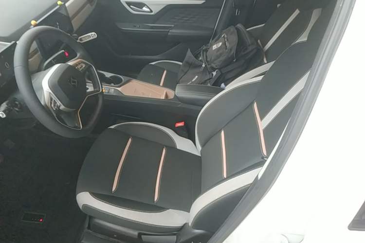 Used SOL E10X 2023 251 km Cloverleaf 36 kW Left Front Seat