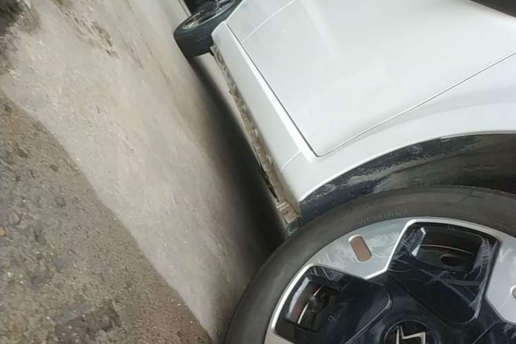 Used SOL E10X 2023 251 km Cloverleaf 36 kW Right Side Sill