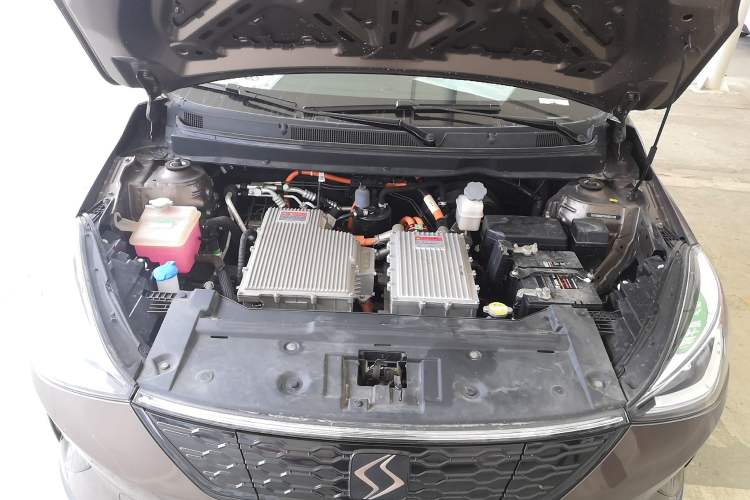 Used SOL E20X 2020 Heartbeat Edition Engine Bay