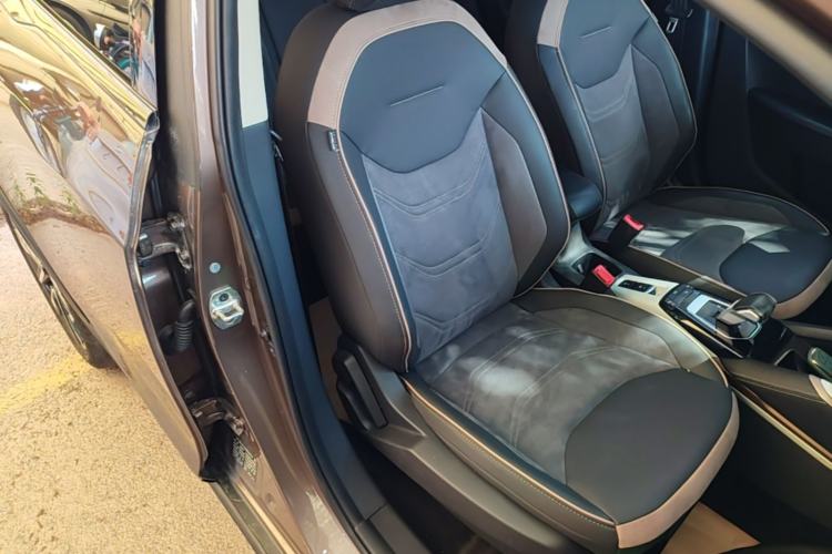 Used SOL E20X 2020 Extraordinary Edition Right Front Seat