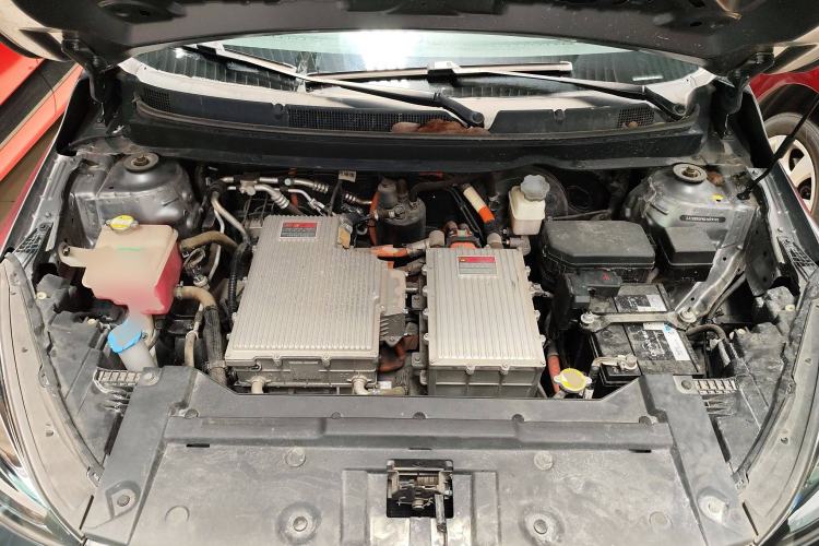 Used SOL E20X 2020 Heartbeat Edition Engine Bay