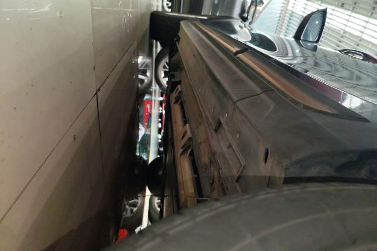 Used SOL E20X 2020 Heartbeat Edition Left Side Sill