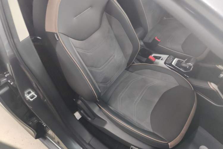 Used SOL E20X 2020 Extraordinary Edition Right Front Seat