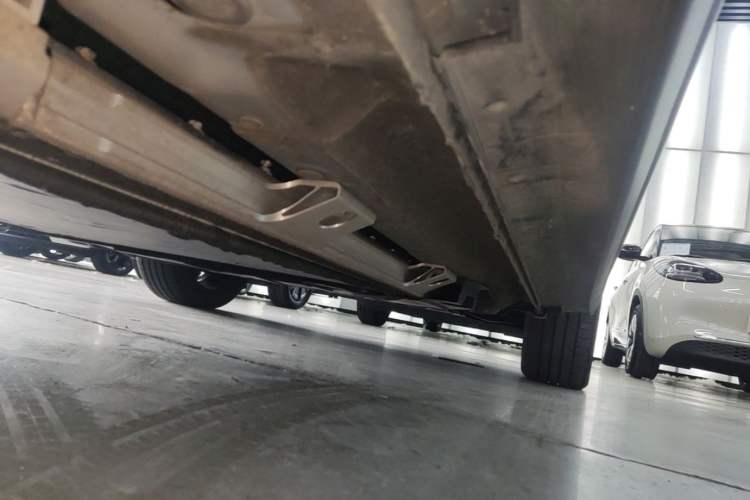Used SOL E20X 2020 Extraordinary Edition Right Side Sill