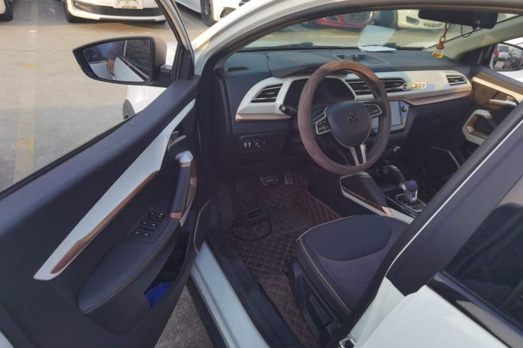 Used SOL E20X 2020 Extraordinary Edition Driver Seat