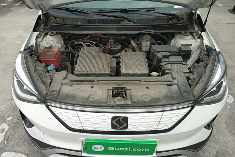Used SOL E20X 2020 Heartbeat Edition Engine Bay