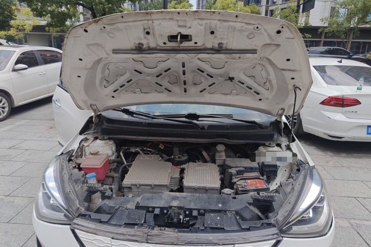 Used SOL E20X 2020 Heartbeat Edition Engine Bay
