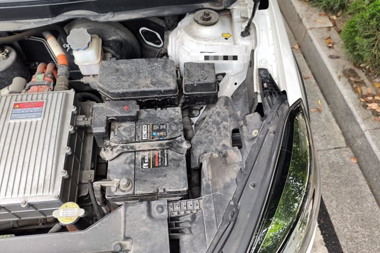 Used SOL E20X 2020 Extraordinary Edition Engine Bay Left