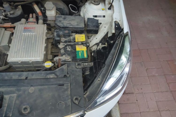 Used SOL E20X 2020 Heartbeat Edition Engine Bay Left