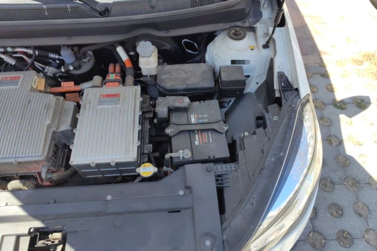 Used SOL E20X 2020 Extraordinary Edition Engine Bay Left