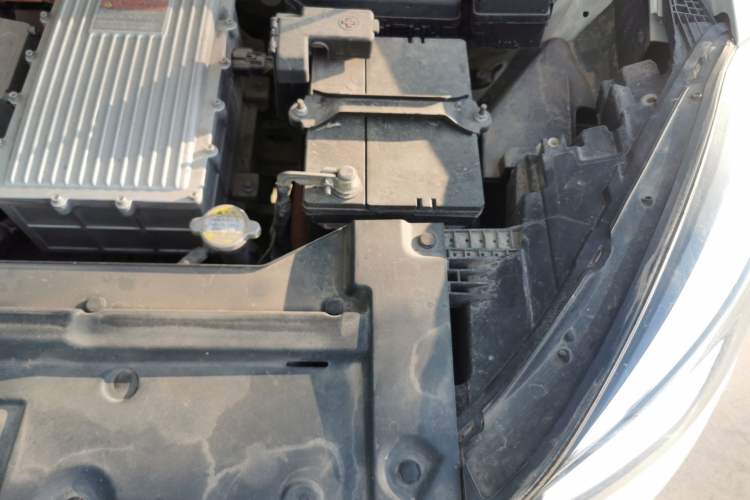 Used SOL E20X 2020 Extraordinary Edition Engine Bay Left