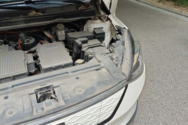 Used SOL E20X 2020 Heartbeat Edition Engine Bay Left
