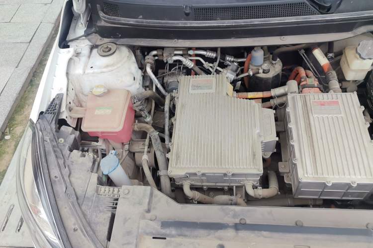 Used SOL E20X 2020 Heartbeat Edition Engine Bay Right