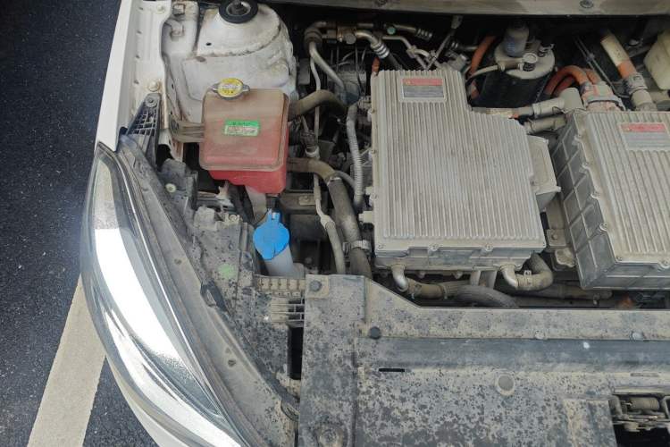 Used SOL E20X 2020 Extraordinary Edition Engine Bay Right