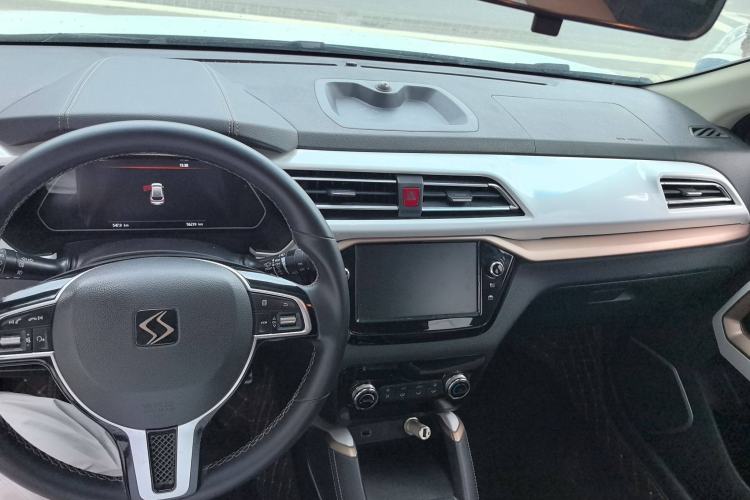 Used SOL E20X 2020 Heartbeat Edition Interior 3