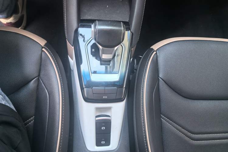 Used SOL E20X 2020 Heartbeat Edition Interior 4