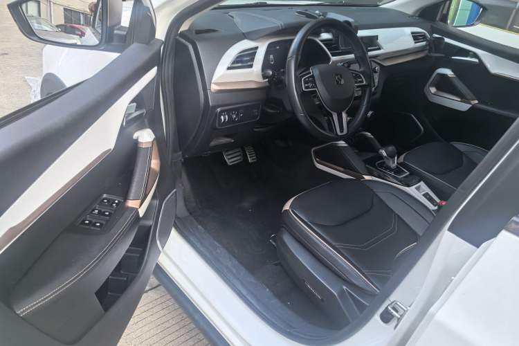 Used SOL E20X 2020 Heartbeat Edition Interior 5