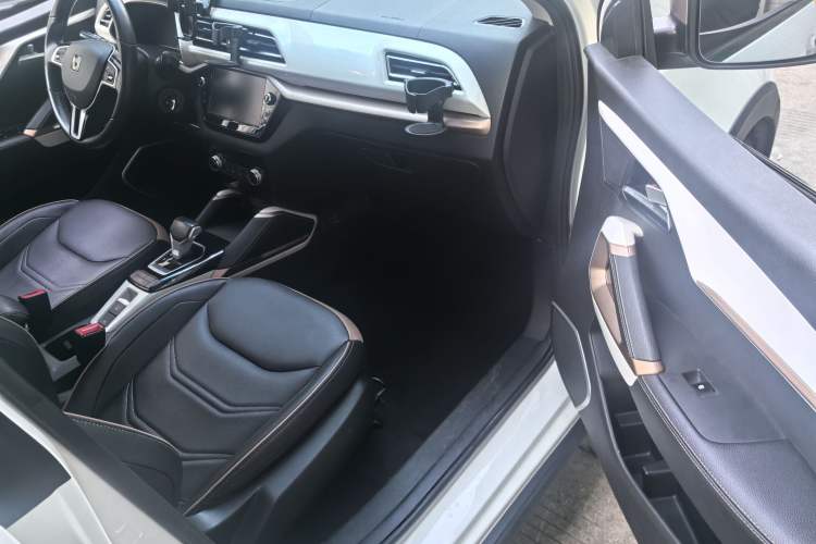 Used SOL E20X 2020 Heartbeat Edition Interior 8