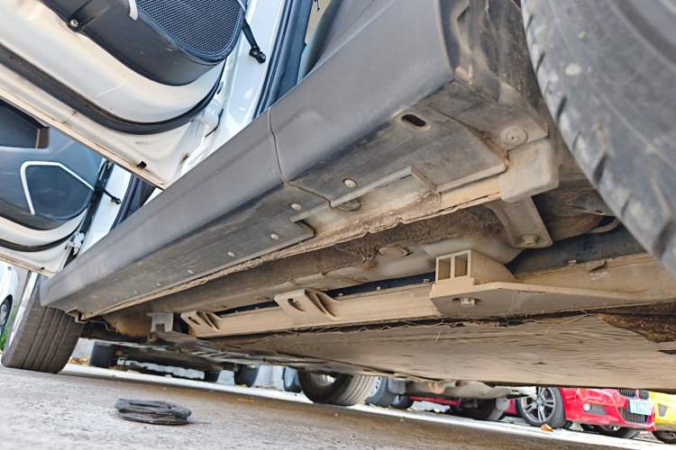 Used SOL E20X 2020 Heartbeat Edition Left Side Sill