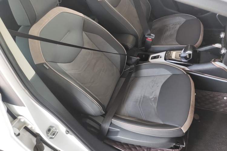 Used SOL E20X 2020 Extraordinary Edition Right Front Seat