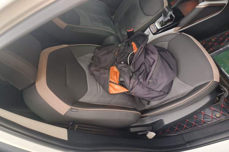 Used SOL E20X 2020 Extraordinary Edition Right Front Seat