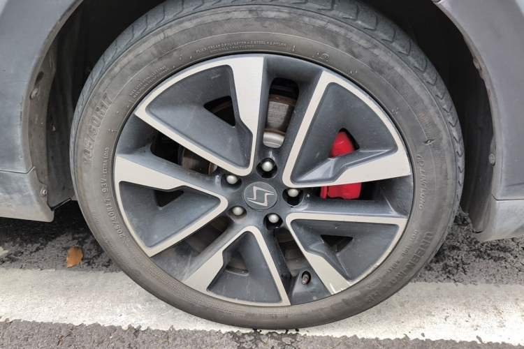 Used SOL E20X 2020 Extraordinary Edition Right Front Wheel Hub