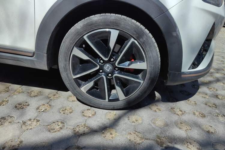 Used SOL E20X 2020 Extraordinary Edition Right Front Wheel Hub