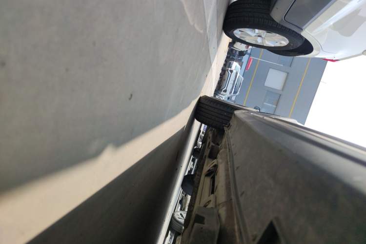 Used SOL E20X 2020 Heartbeat Edition Right Side Sill