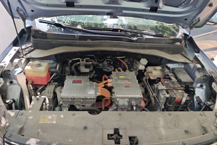 Used SOL E40X 2021 Silver Armor Edition Engine Bay