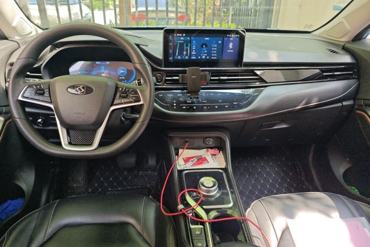 Used SOL E40X 2021 Silver Armor Edition Interior 2