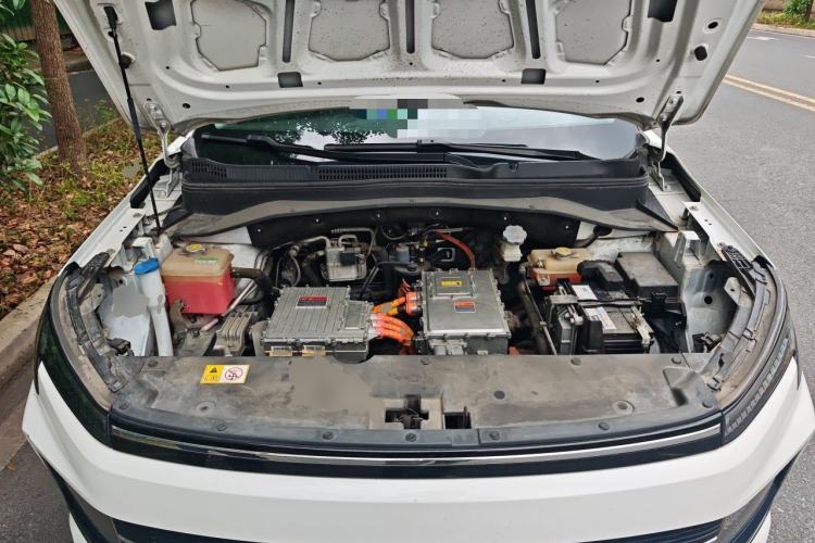 Used SOL E40X 2021 Silver Armor Edition Engine Bay