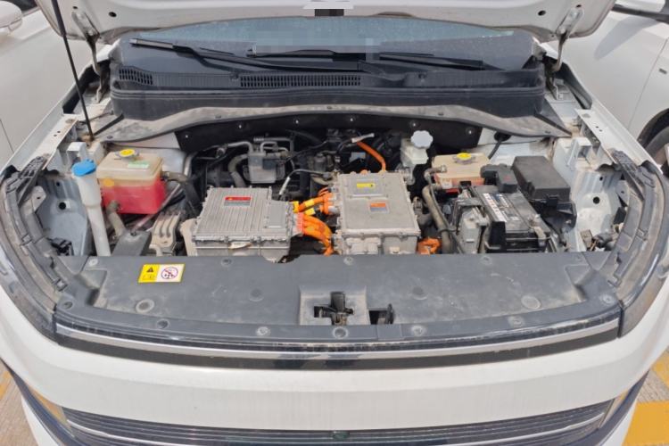 Used SOL E40X 2021 Golden Armor Edition Engine Bay