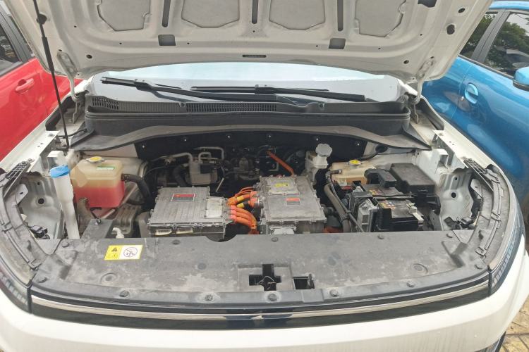 Used SOL E40X 2021 Silver Armor Edition Engine Bay