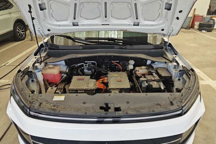 Used SOL E40X 2021 Golden Armor Edition Engine Bay