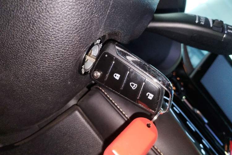 Used SOL E40X 2021 Silver Armor Edition Vehicle Key