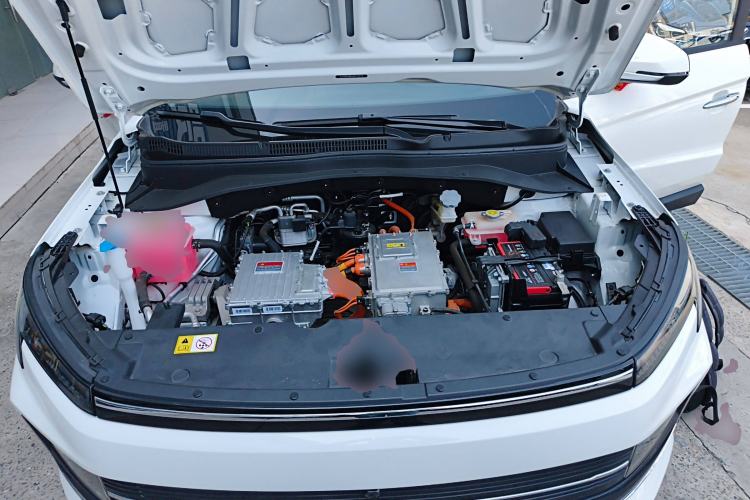 Used SOL E40X 2022 Business Edition Engine Bay