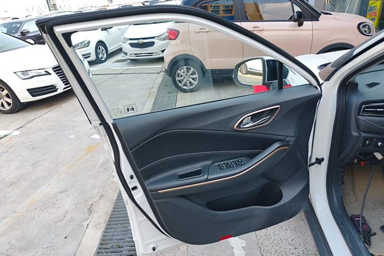 Used SOL E40X 2022 Business Edition Interior 7