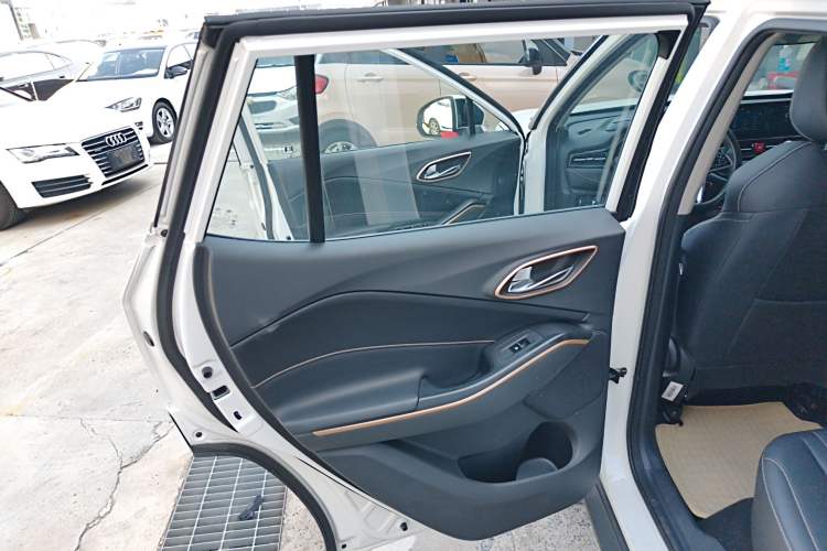 Used SOL E40X 2022 Business Edition Interior 8