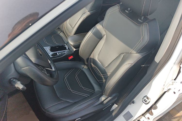Used SOL E40X 2022 Business Edition Left Front Seat