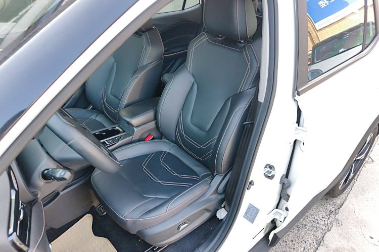 Used SOL E40X 2022 Business Edition Left Front Seat