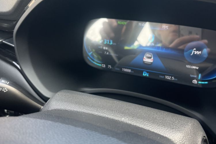 Used SOL E40X 2022 Business Edition Odometer Close Up