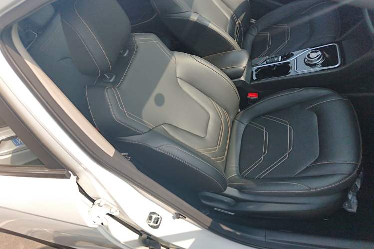 Used SOL E40X 2022 Business Edition Right Front Seat