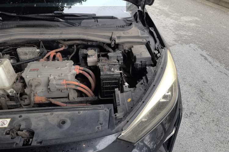Used SOL E50A 2021 Deluxe Edition Engine Bay Left