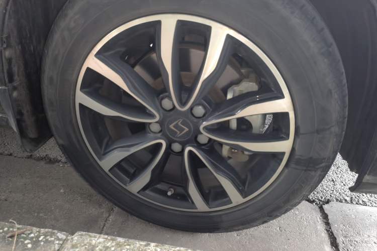 Used SOL E50A 2021 Deluxe Edition Right Front Wheel Hub