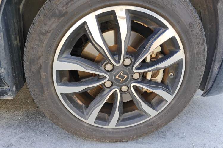 Used SOL E50A 2021 Deluxe Edition Right Front Wheel Hub