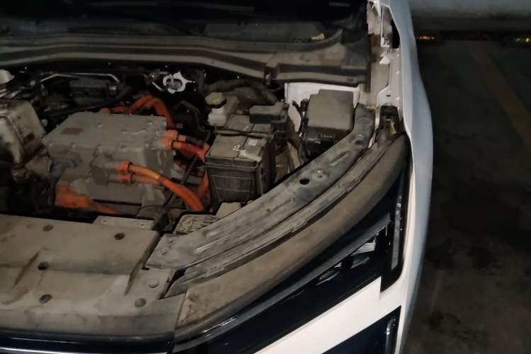 Used SOL E50A 2021 Deluxe Edition Engine Bay Left