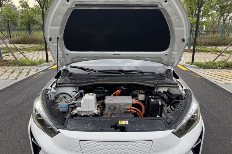 Used SOL E50A 2021 Deluxe Edition Engine Bay