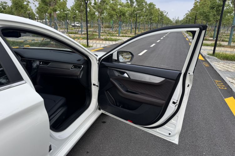 Used SOL E50A 2021 Deluxe Edition Interior 8