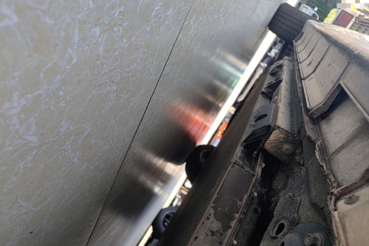 Used SOL E50A 2021 Deluxe Edition Left Side Sill